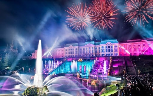 Праздник открытия фонтанов в Петергофе 2021