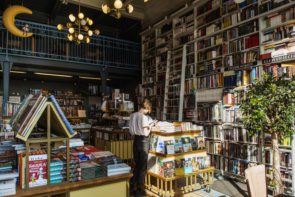 Книжные магазины в Петербурге, в которых можно купить оригинальные сувениры